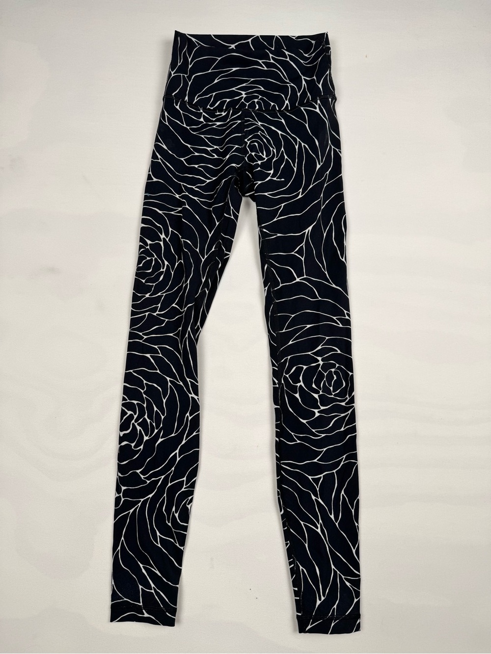 Lululemon Wunder Under Hi-Rise Tight Striking Black White Rose Print Women’s 2